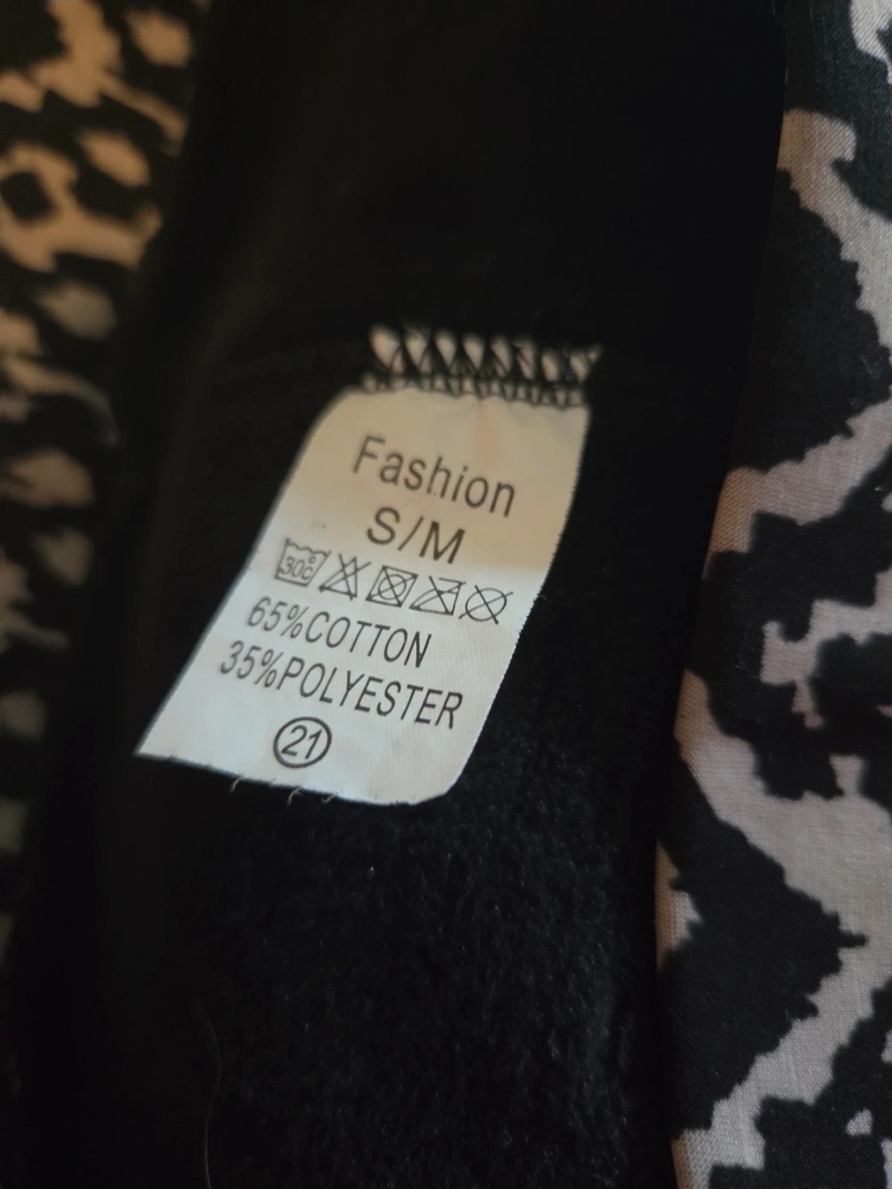 Black & White Geometric Leggings with Gold Zipper Accents - Picture 4 of 6